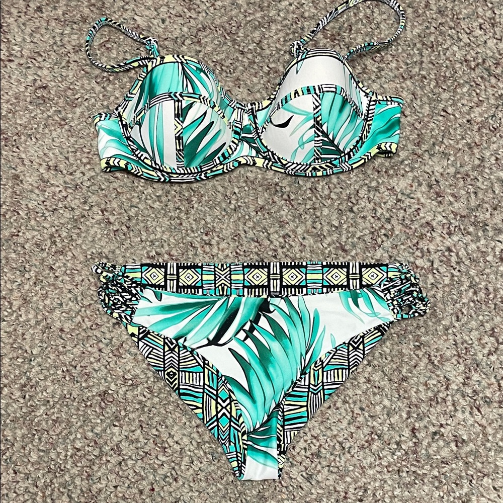 Body glove Tropical Print reversible bottom Bikini with removable top straps